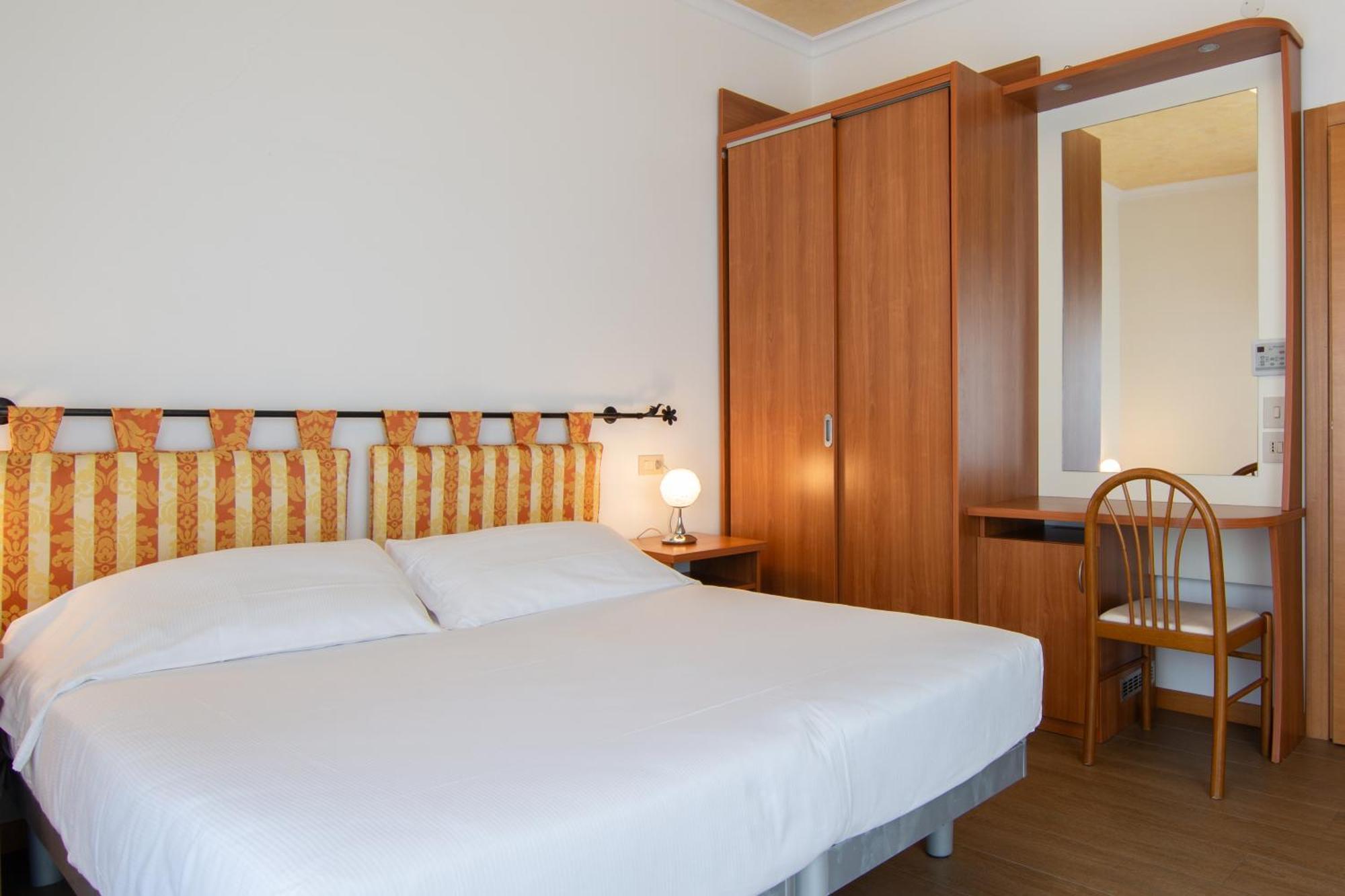 קאורלה Hotel Montecarlo 3 Stelle Superior מראה חיצוני תמונה